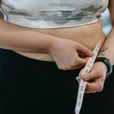 Pulgadas vs. Libras: El cuento de la cinta